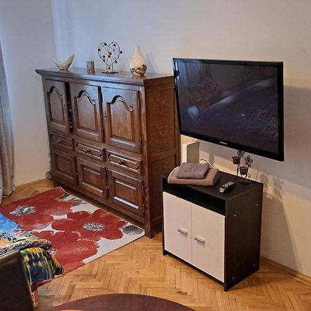 Lovely 1 Bedroom Apartment In City Centre, Sleeps 4 ! Τούρντα Εξωτερικό φωτογραφία