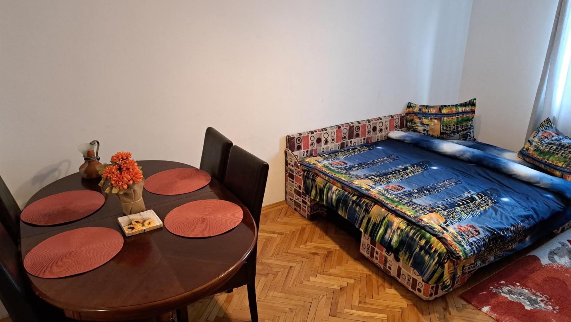 Lovely 1 Bedroom Apartment In City Centre, Sleeps 4 ! Τούρντα Εξωτερικό φωτογραφία